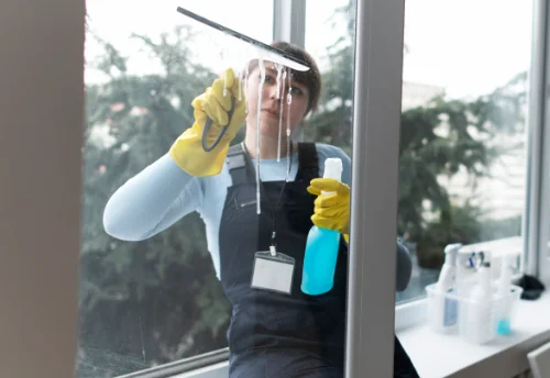 Nettoyage de vitres intérieures et extérieures à Saint-Quentin-la-Motte-Croix-au-Bailly